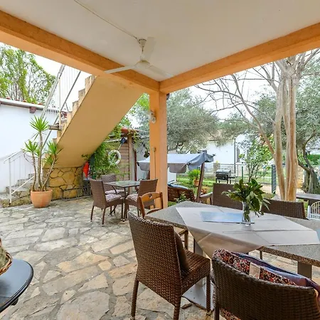 Ivana , Affordable On A Great Location أوماغ