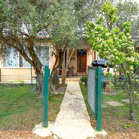 Ivana , Affordable On A Great Location شقة *
